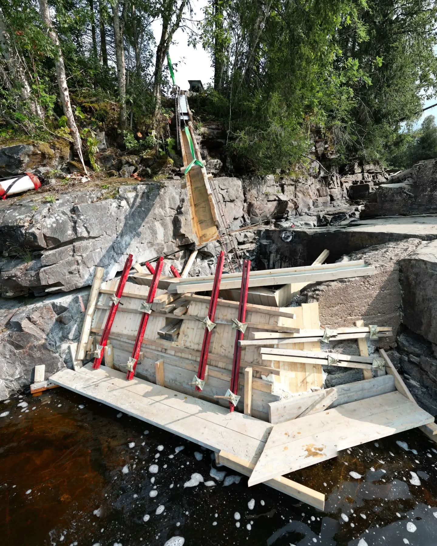 Forskaling og betongrenne klar