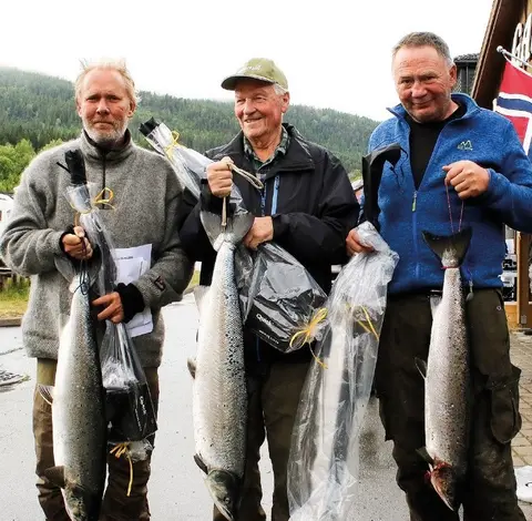 Lykkelige fiskere etter premiefisket på Villaksens Dag i 2018. Foto: Gauldalsposten