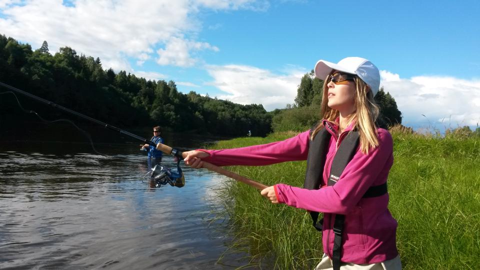 Anne Marit i aksjon med slukstanga