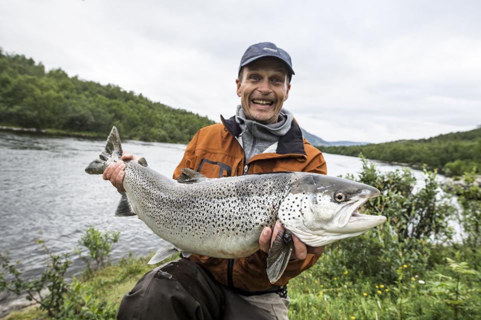 En massiv sjøørret fra Lakselva. Foto: Hans Christian Krogh-Hanssen.