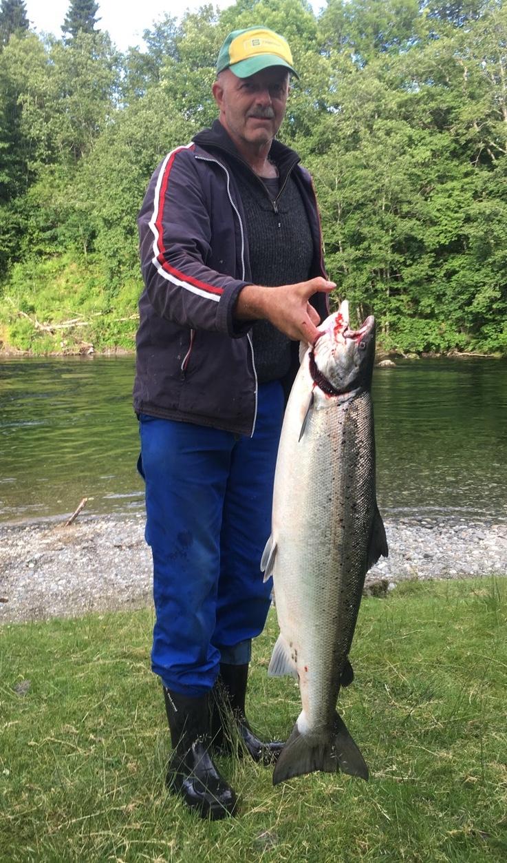 Per Ingvar Langeland med flott laks fra Eidselva. Foto:Privat.