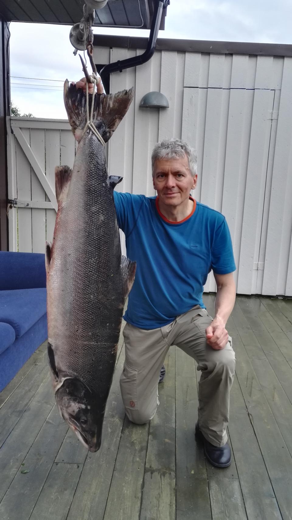 Et av mange høydepunkt, var å bli oppringt og fortalt om denne fantastiske laksen på 24,5 kilo som Niels Gerner Andersen fanget i 2016.