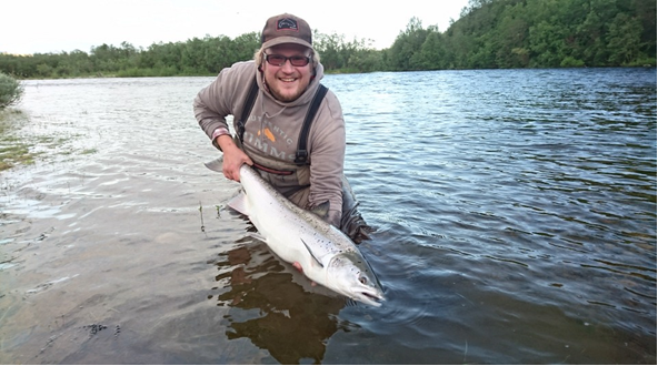 The next contribution to win was Joonas Järvenpää, and he automatically won the season license for 2018. His winning picture was of this 104 centimeter long fish. In addition Michael Fagergren and Jean-Charles Morin wins a consolation price with each of their contributions.