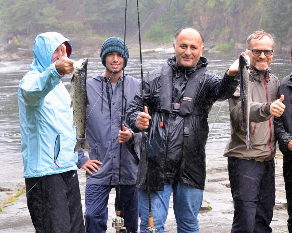 Glade fiskere på Villaksens dag! Været fikk vi ikke gjort noe med, fisken bet likevel. 