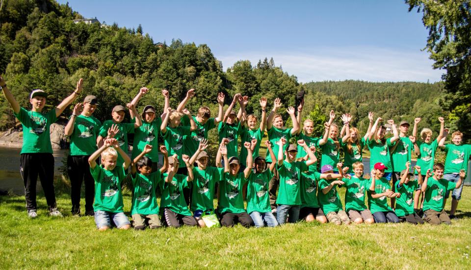 Alle deltagerne på Camp Villaks i Otra 2015. Foto: Steinar Paulsen