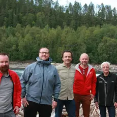 Målselv_2021_velg villaksen_alle samlet ved fossen