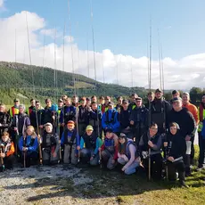 Fiskeglad ungdom i Namsen. 