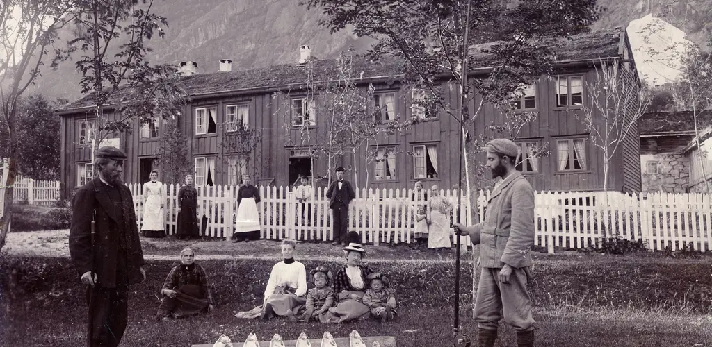 Rauma Elv – Halsa Hotell