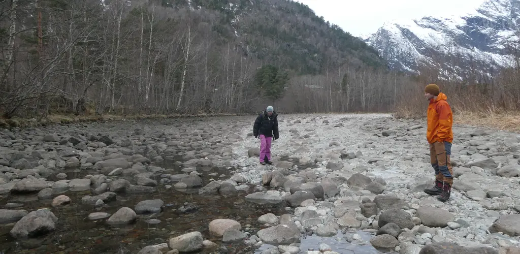 Aura. Elveløpet ved Reitan januar 2023. 