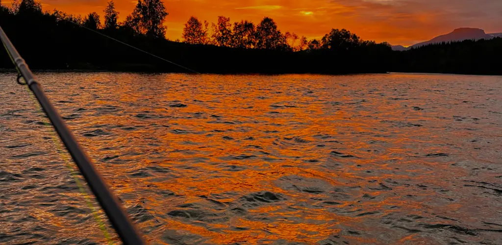 Solnedgang og fiskestang